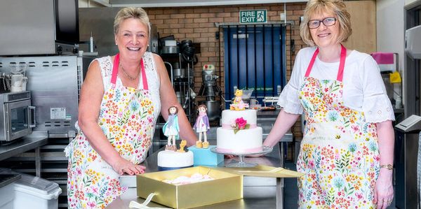 cake classes cheltenham - learn cake baking and decorating