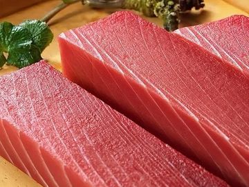 Sashimi-grade albacore tuna. Fresh, clean, flash-frozen. Perfect for sushi or poke.
