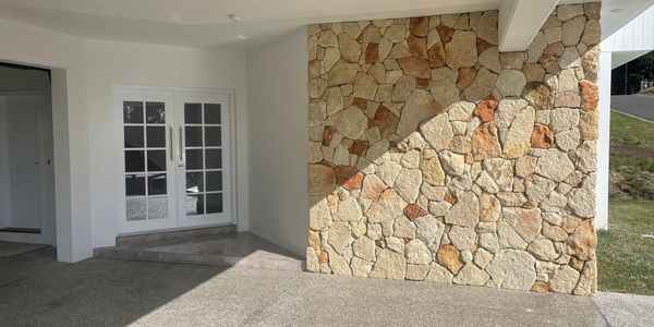 Feature stone wall