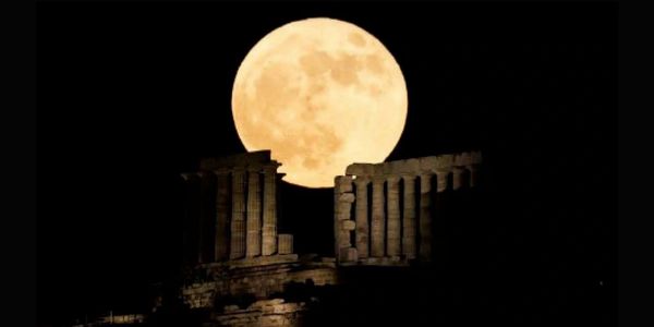        " The Perfect Strawberry Moon " !!