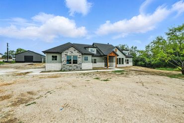 Weatherford TX New Build in Quail Springs Ranch, 5 acres, with Custom Metal Shop