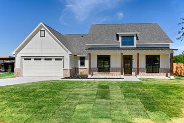 New home build in Benbrook TX Modern Farmhouse Front