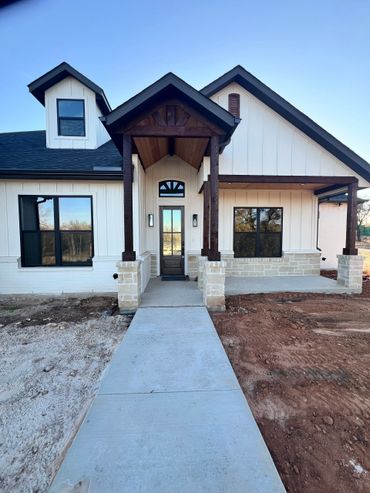 Weatherford TX New home build in Cartwright Ranch Front Porch