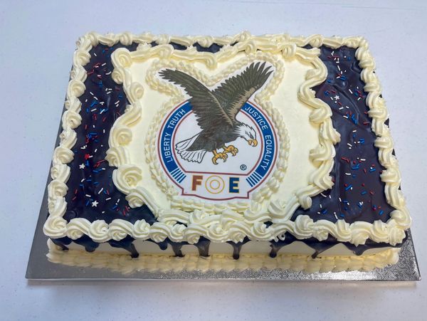 Cake with eagle on top