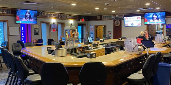 Inside of Patriots Restaurant & Bar: Bar Area