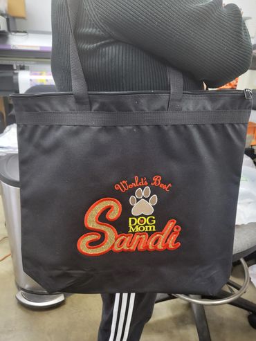 We customize tote bags for all occasions.
A lasting memory that is useful and personalized. 