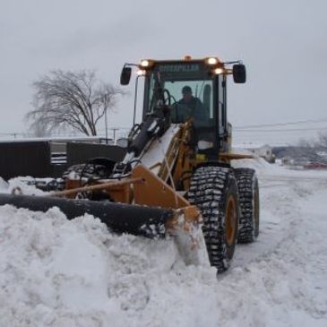 Déneigement de stationnement commercial