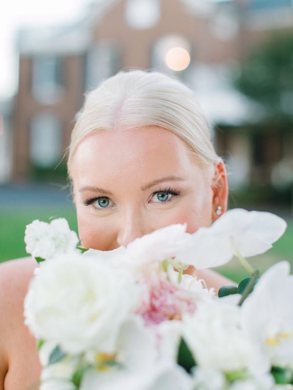 Bridal bouquet and stunning makeup