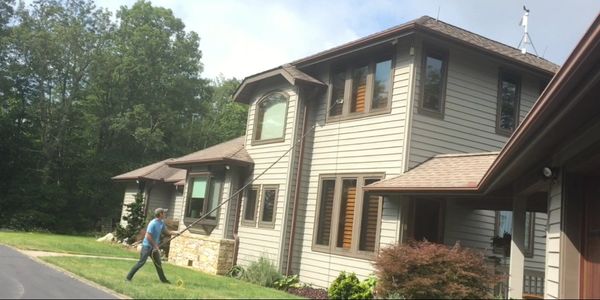
Two-story home window cleaning in Johnson City, TN – before and after view