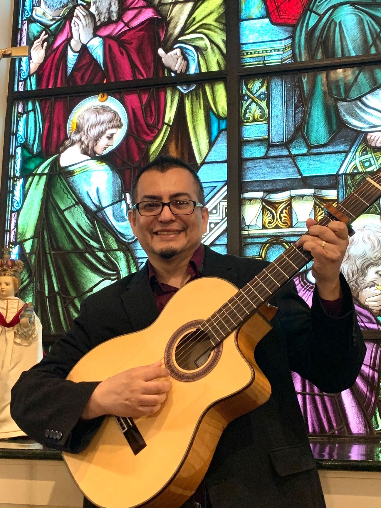 Silvio en la capilla de la Parroquia de San Patricio en Providence, RI donde sirve por 30 años.