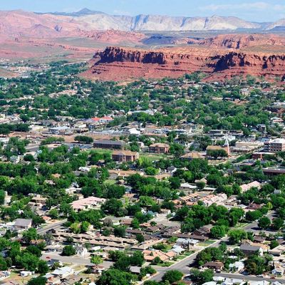 St George Utah, a community of home buyers and sellers providing real estate services.