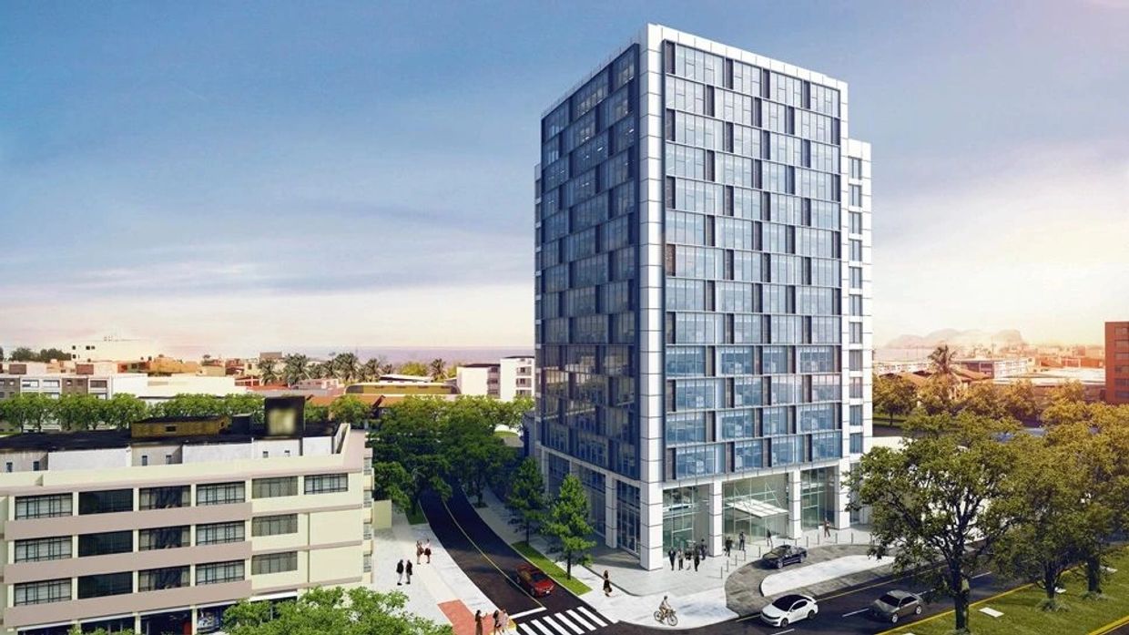 Edificio moderno de oficinas en una zona urbana.