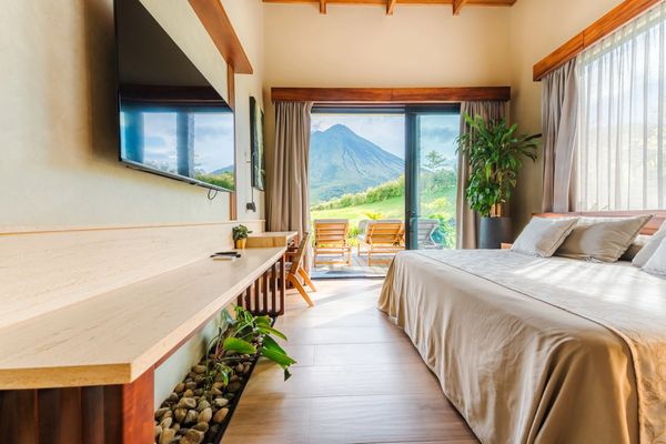 Habitaciones de lujo costa rica con las vistas al volcán Arenal