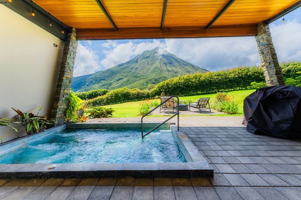 Best-vacation-rentals-Costa-Rica-with-volcano-views