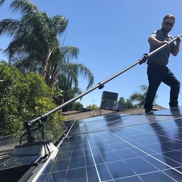 solar panel cleaning professional