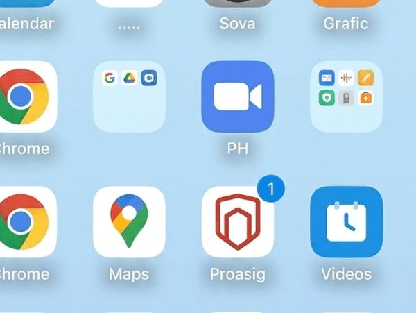 iPhone home screen with various apps including Safari, Chrome, and Phone.