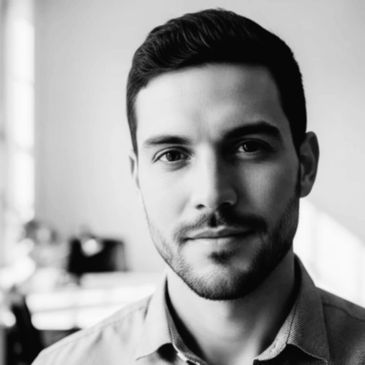 Lidera la planificación y crecimiento de las marcas.
