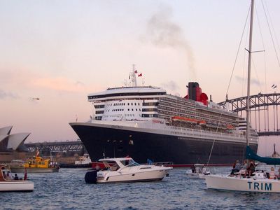 Queen Mary 2 in Australia for the first time 20th Feb 2007.