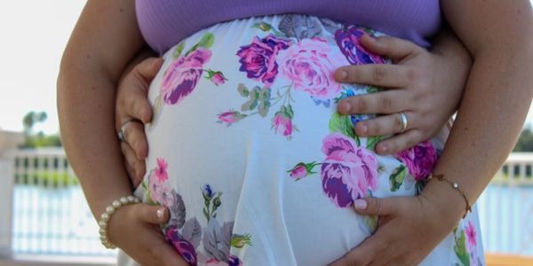 Maternity shoots are literal beauty in the making. Moms are something to be celebrated as they creat