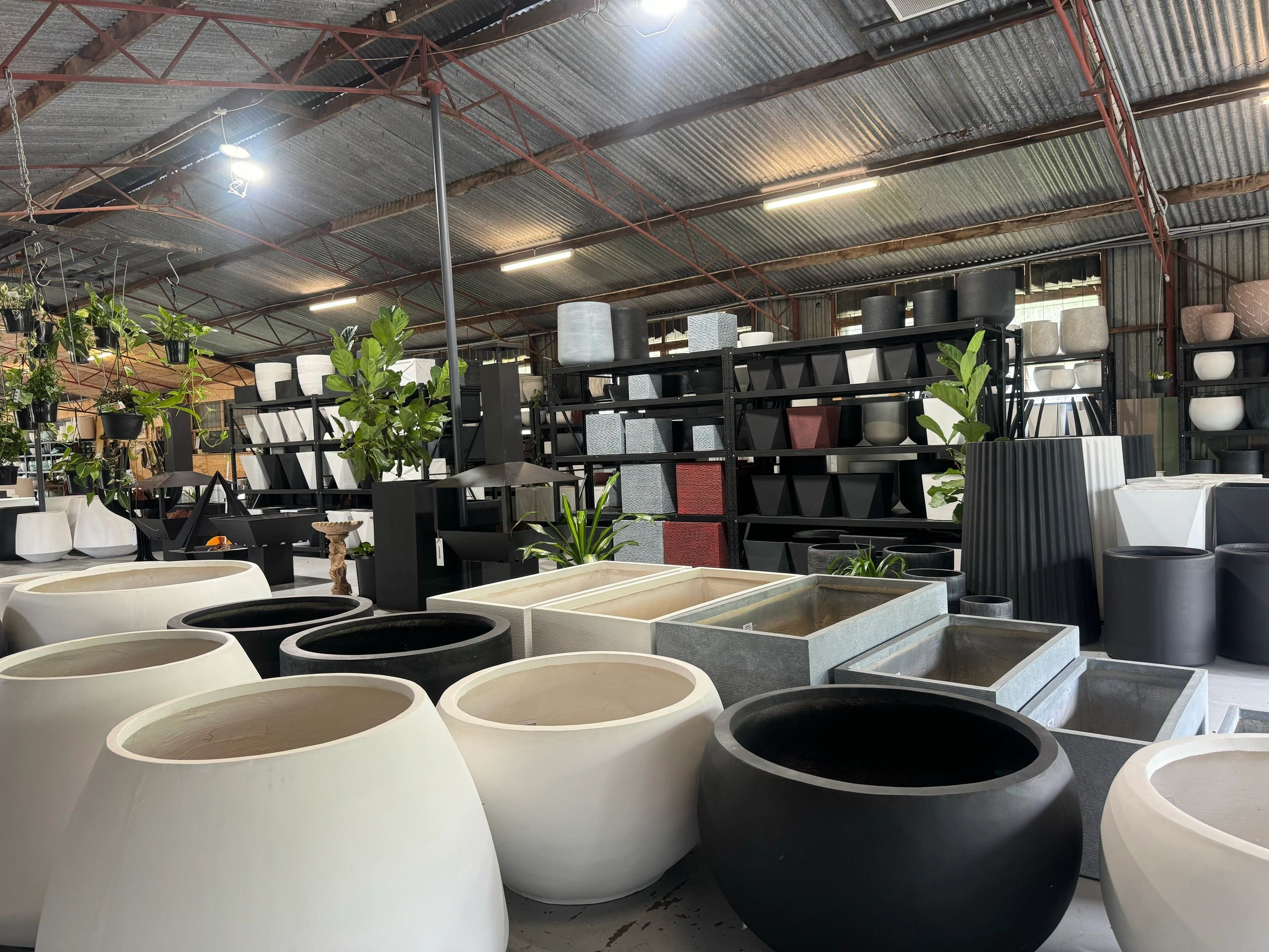 Bush House Home & Garden Market - Lightweight Pots and Planters, Garden