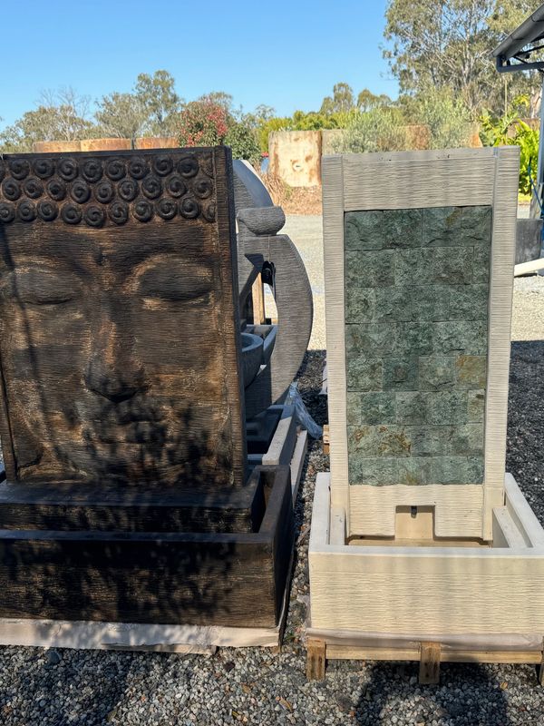 BH-1002 Large Flat Face Buddha Water Feature
$780
Price with a Pump $910
BH-1020 (RP900-1200L/PH)