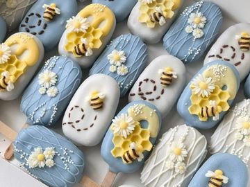 cake pops with bee theme decoration