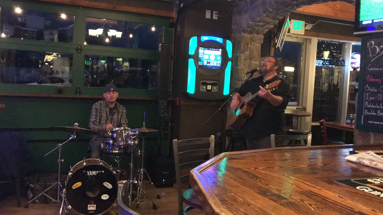 bars in colorado springs with live music