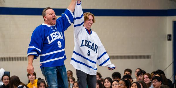 Two people in Lismar hockey jerseys celebrating.