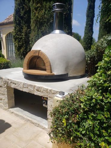 Custom outdoor pizza oven