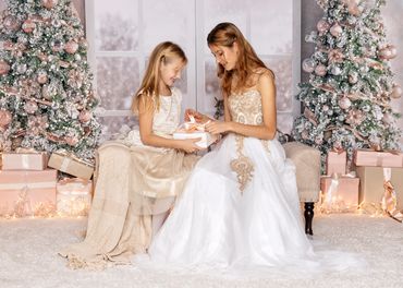 Christmas family photos in Roseville photography studio