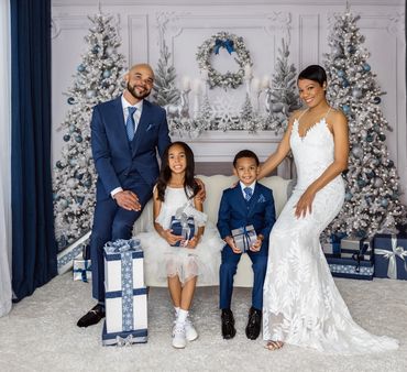Christmas family photos in Roseville photography studio