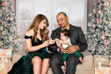 Christmas family photos in Roseville photography studio