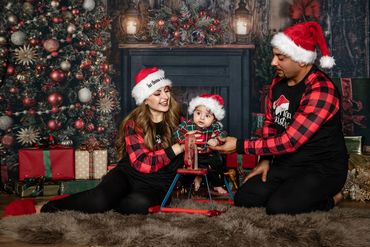 Christmas family photos in Roseville photography studio