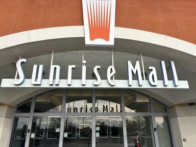 Citrus Heights- Sunrise Mall exterior sign over doorway. welcome-waggin.com