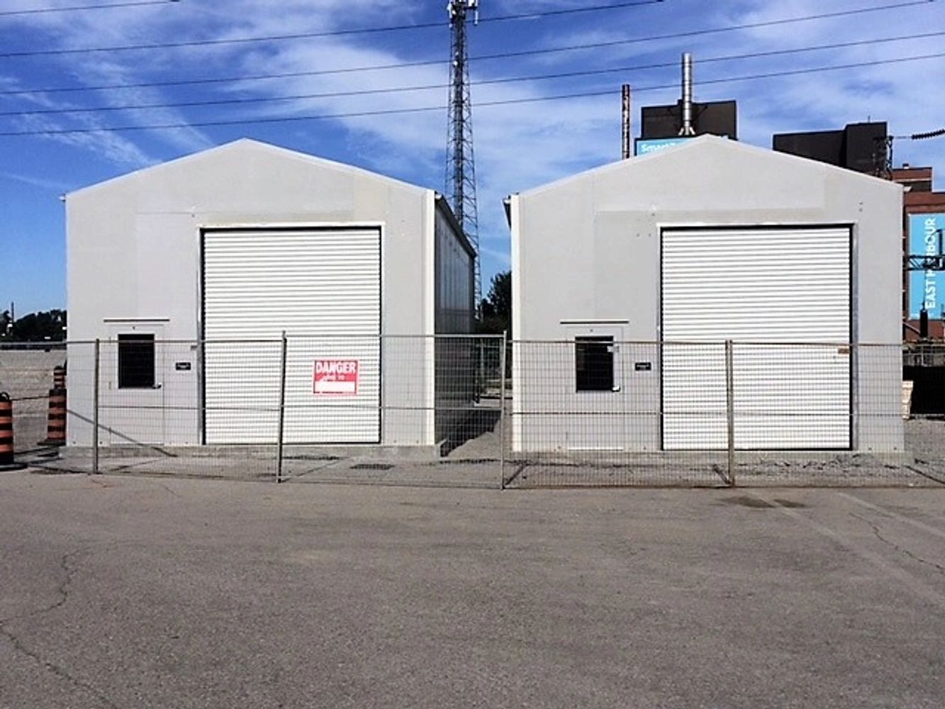 Canadian Manufacturing, RM Products Ltd. Modular Fiberglass Enclosures. Dock level storage
Warehouse