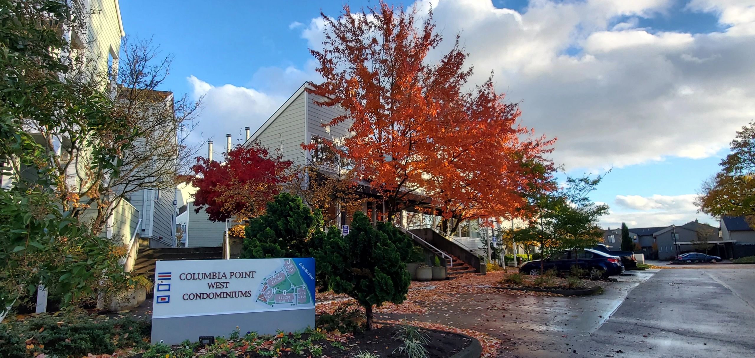 Columbia Point West is a three-story, 96 unit, Condominium Community located on the Columbia River.