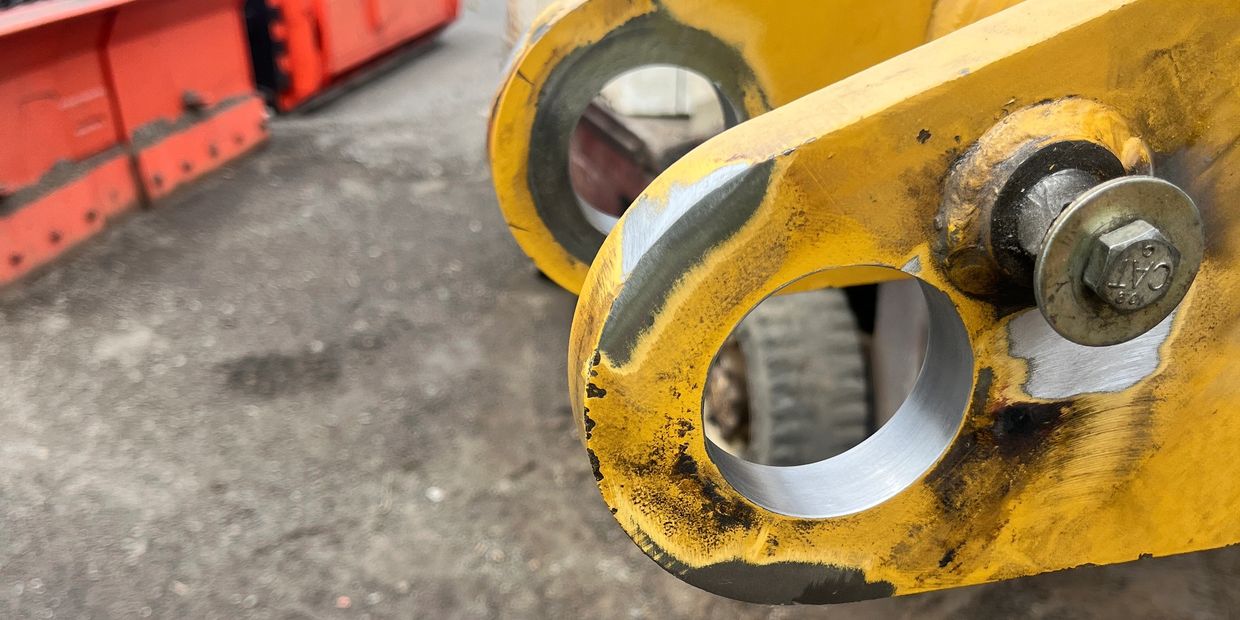 Alésage mobile réparation machinerie lourde par Evolution Soudure - Line boring on heavy equipment