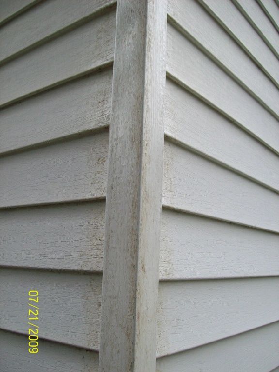Mud deposited on corner of garage by climbing raccoons. Mud deposited on corner of garage by climbing raccoons.