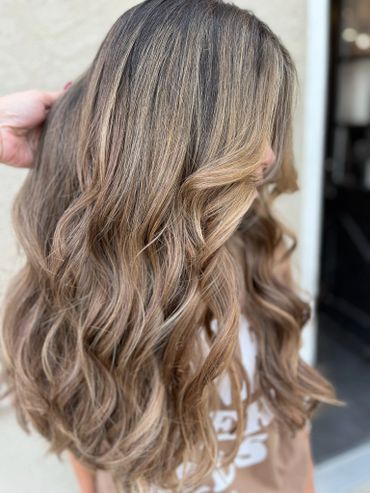 Burnette woman with curled hair