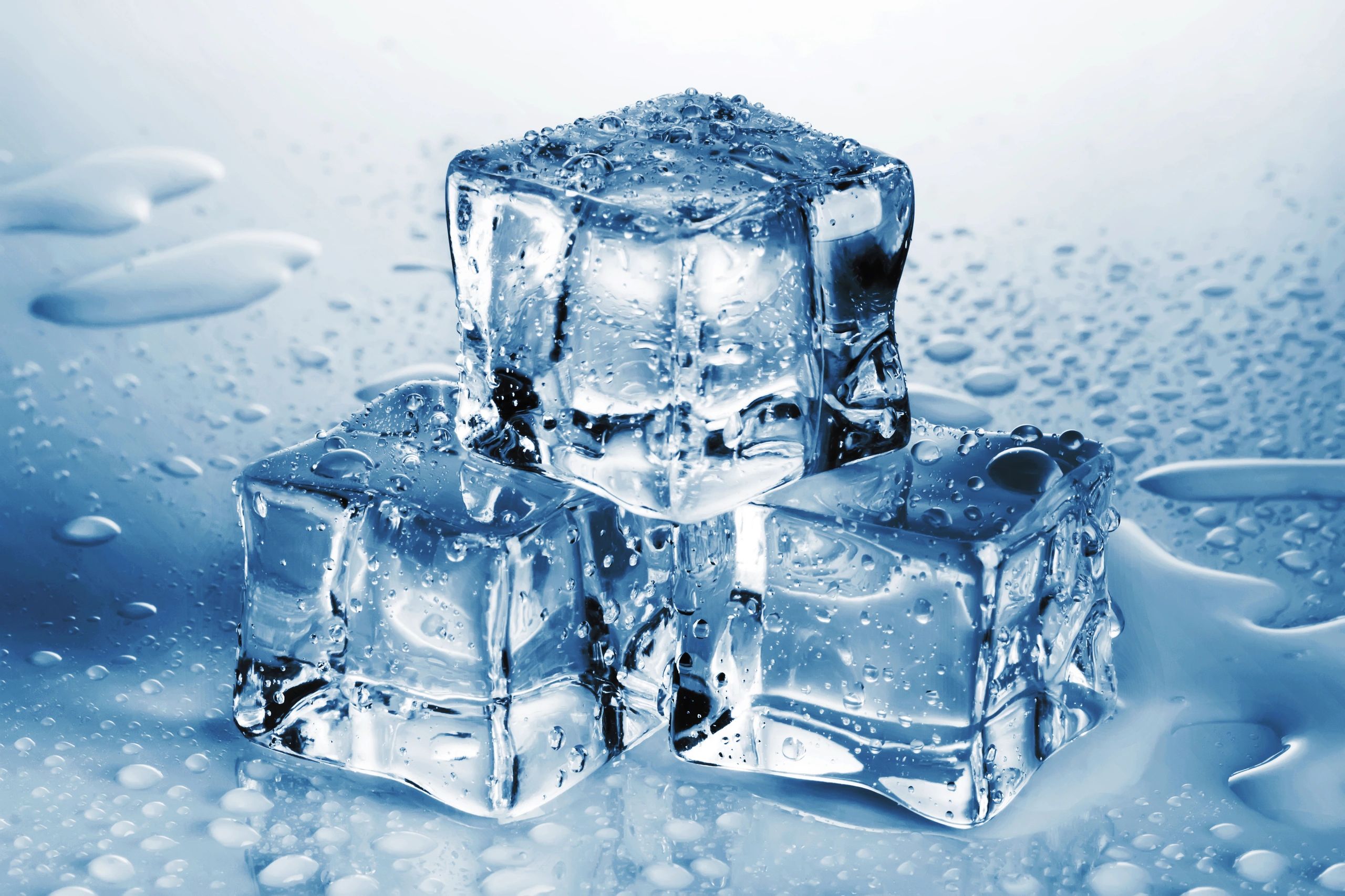 Питьевая вода лед. Кубики льда. Лед. Вид замороженной воды. Чан со льдом.
