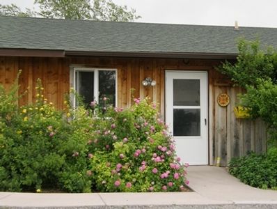 Viola-Rose Guesthouse sleeps 1 to 3.  Full kitchen, great views, fast internet, out-the-door hiking.