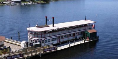 Songo River Queen at dock