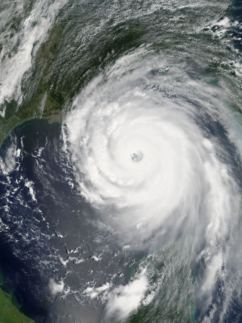 Katrina_2005-08-28_1700Z.jpg