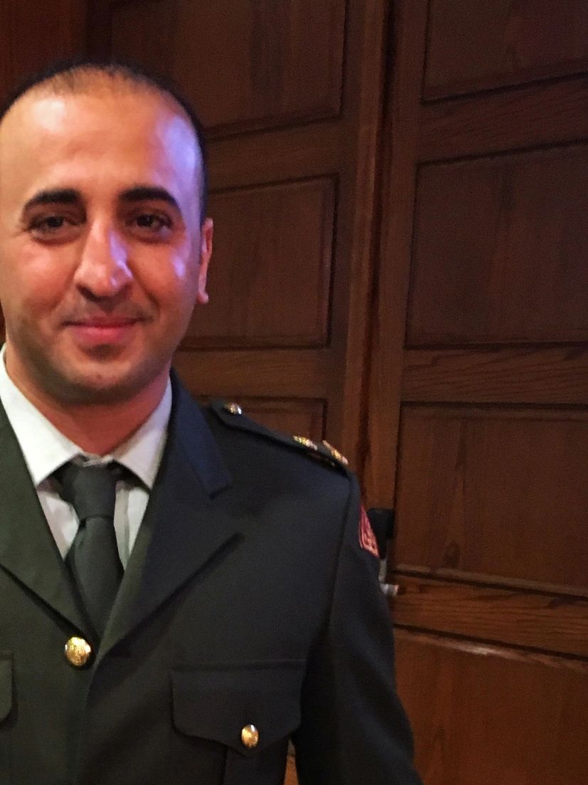 //img1.wsimg.com/isteam/ip/e088a563-e824-407a-a79d-ad92385d3852/600D9BCE-33E0-4A87-AD4C-C3EC760BD6B9.jpeg/:/cr=t:8.57%25,l:47.34%25,w:43.1%25,h:43.1%25/rs=w:1300,h:800