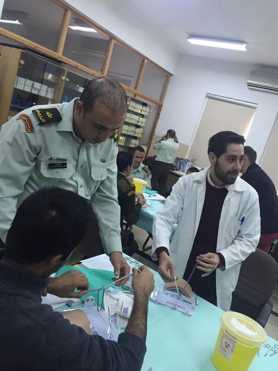 عملية ربط دوالي الخصية بالميكروسكوب