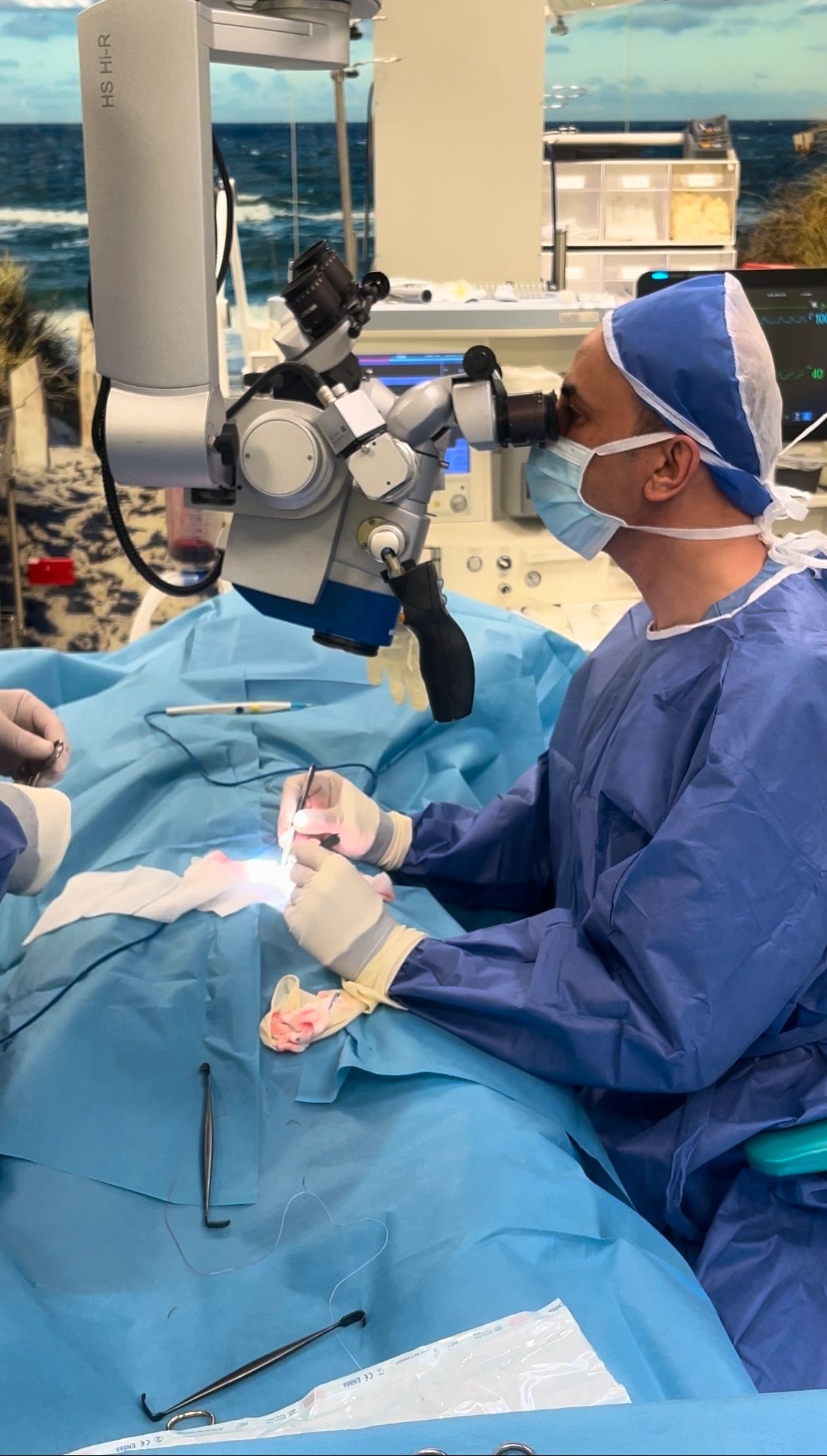 عملية دوالي الخصية باستخدام الميكروسكوب  عملية دوالي الخصية باستخدام الميكروسكوب