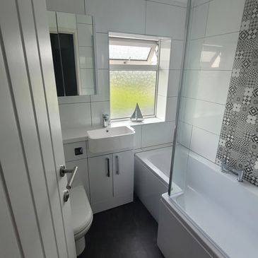 Ellen has helped every stage of our bathroom refit go smoothly. She listened carefully to what we wa