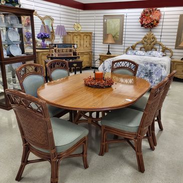 An elegant dining set