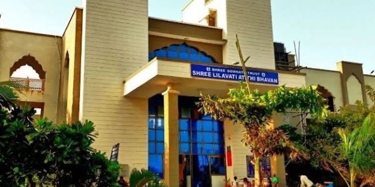 Entrance of Shree Lilavati Atithi Bhavan with greenery around. Lilavati Atithi Bhavan Somnath