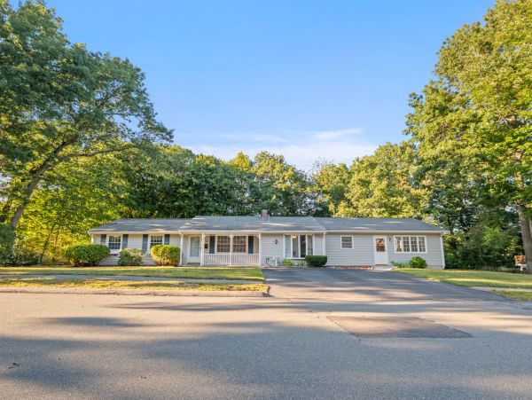 Front view of one level home with in-law apartment
